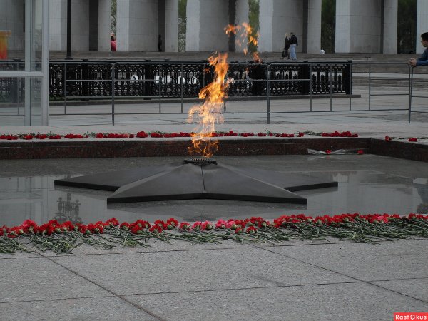 Вечный огонь на Поклонной горе в Москве