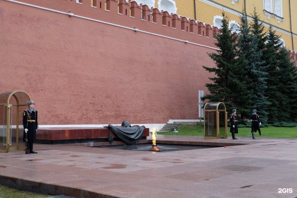 Памятник вечный огонь в Москве на красной площади