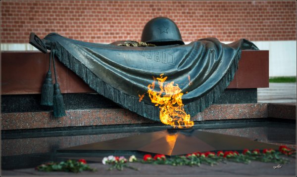 Могила неизвестного солдата Москва