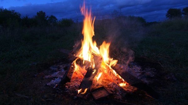 Костер ночью