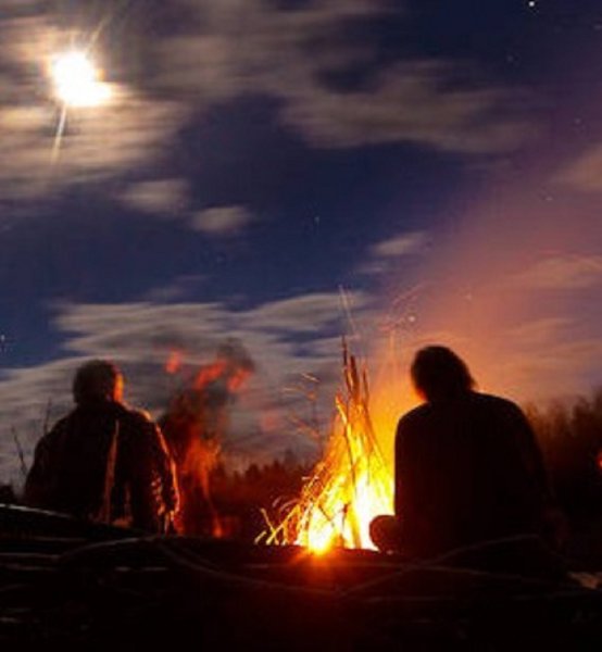 Люди у костра