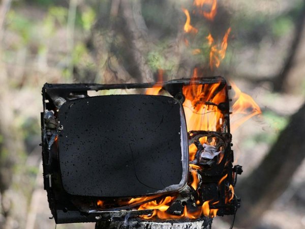 Загорелся телевизор