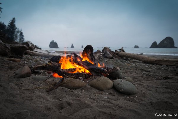 Костер на берегу