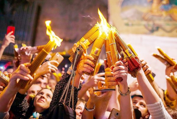 С праздником Благодатного огня