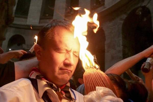 Схождение Благодатного огня 2020