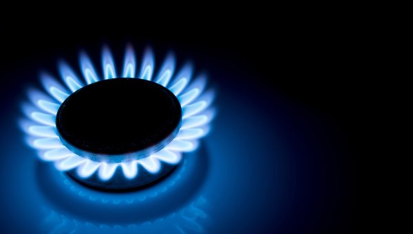 Горящая газовая конфорка