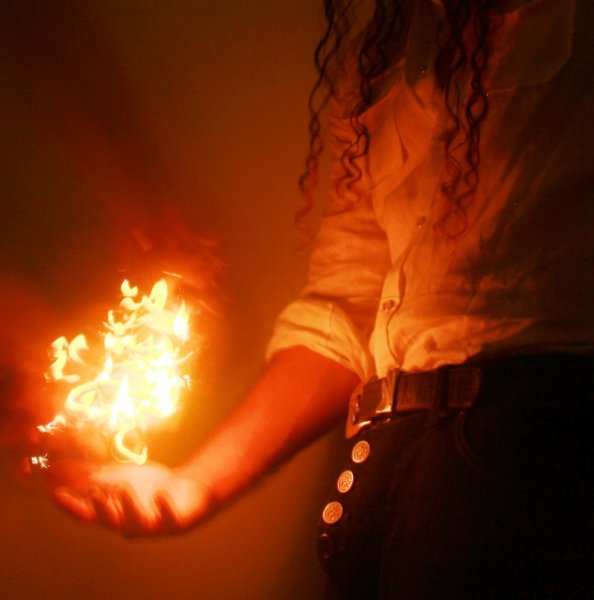 Огонь в руке Эстетика