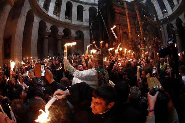 Иерусалим храм гроба Господня схождение Благодатного огня