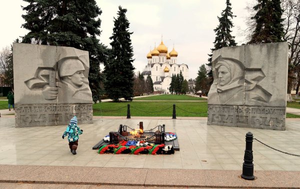 Памятник монумент вечный огонь в Ярославле