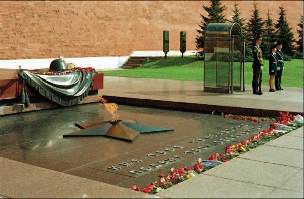 Мемориал могила неизвестного солдата в Москве