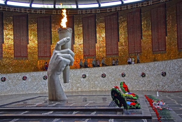 Вечный огонь Волгоград Мамаев Курган