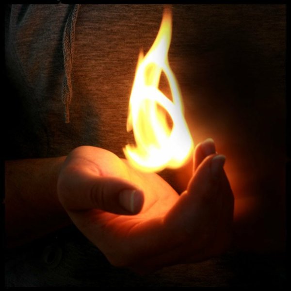 Огонек в руках