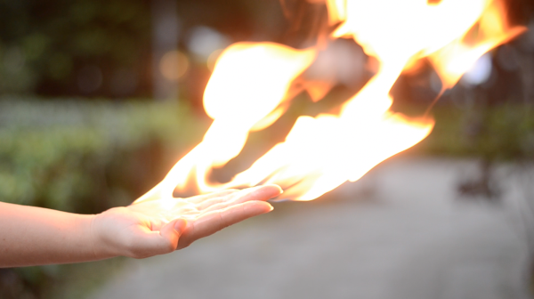 Огонь в руке Эстетика