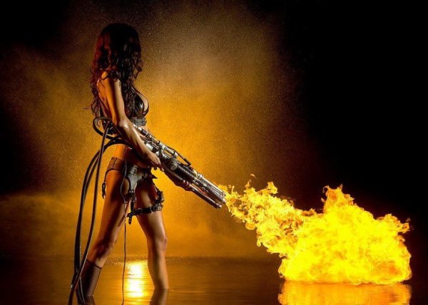 Девочка с огнеметом