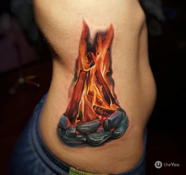 Татуировка огонь на руке