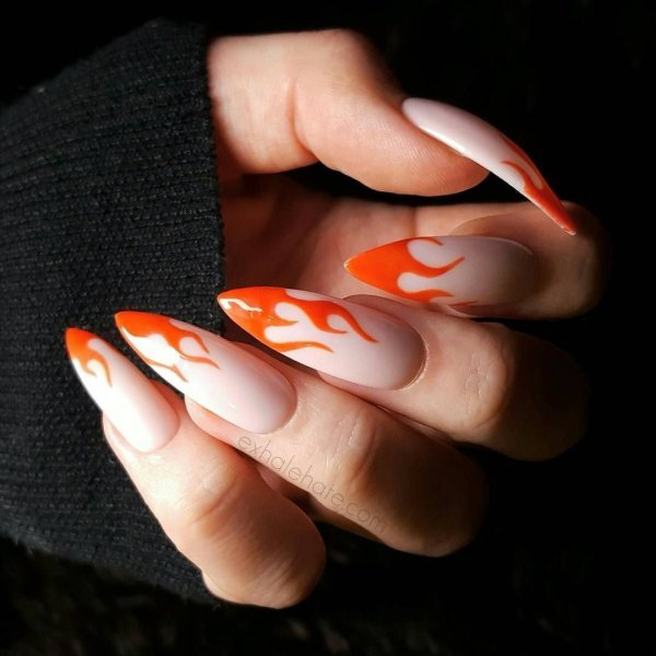 Пламя на ногтях