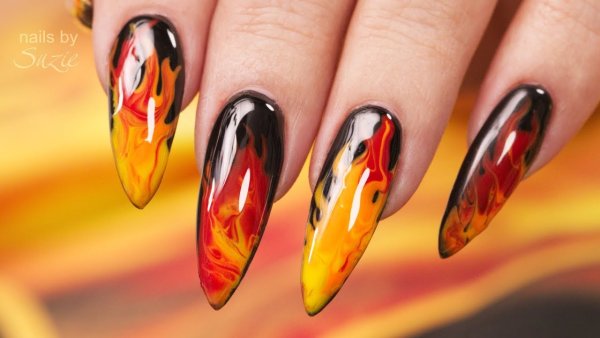 Пламя на ногтях