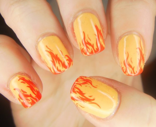 Огненный маникюр