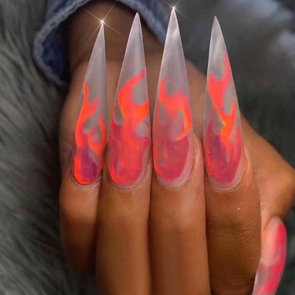 Ногти с огнем