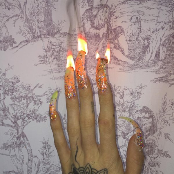 Ногти с огоньком