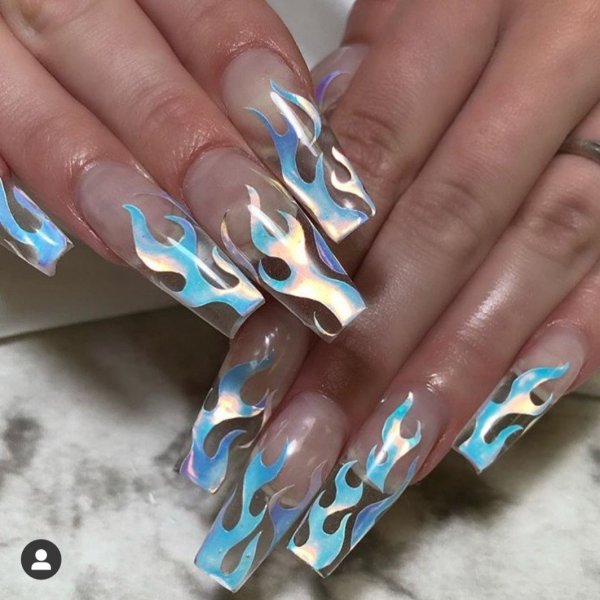 Языки пламени на ногтях