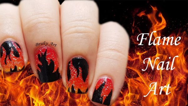 Дизайн огонь на квадратных ногтях