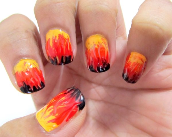 Прозрачный маникюр с пламенем