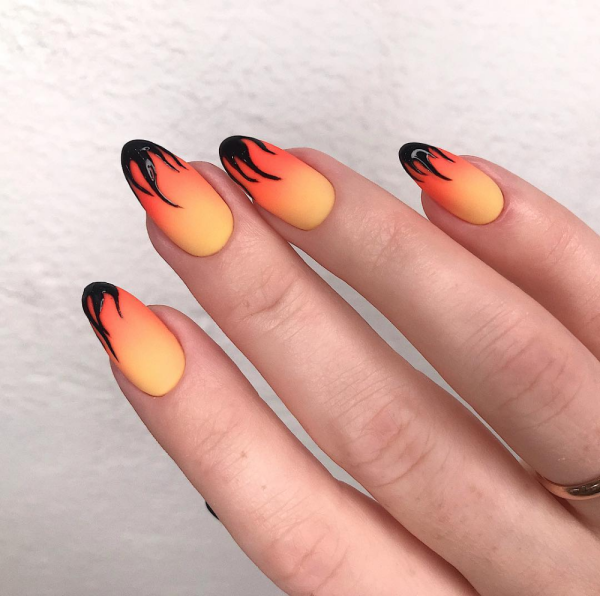 Огненный маникюр