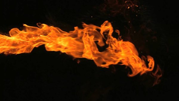 Огонь на черном фоне