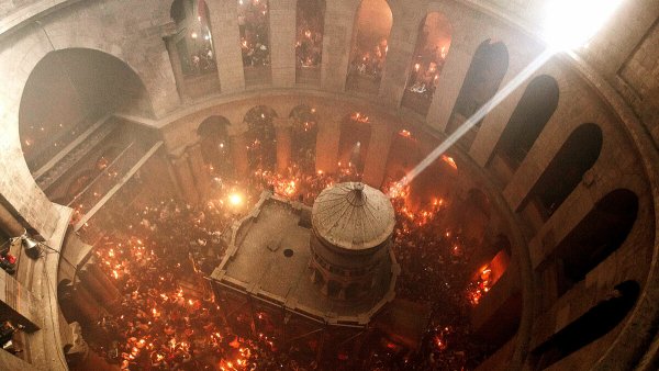 Схождение Благодатного огня в Иерусалиме