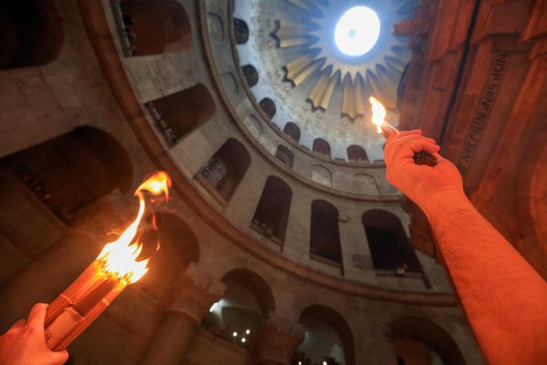 Израиль храм гроба Господня Благодатный огонь
