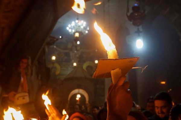 Схождение Благодатного огня Патриарх Кувуклия