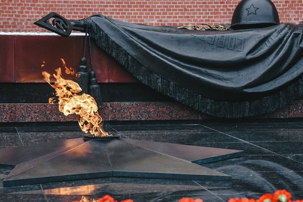 Красная площадь могила неизвестного солдата вечный огонь