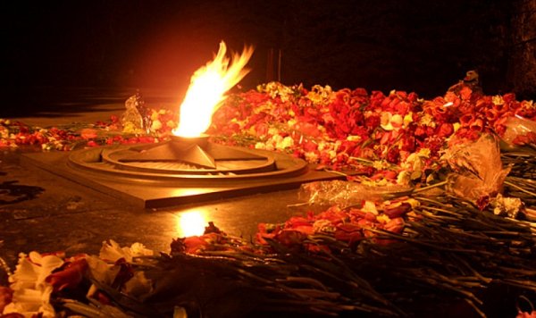 Вечный огонь помним гордимся