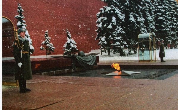 Могила неизвестного солдата у кремлевской стены