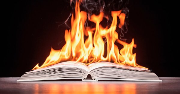 Горящая книга