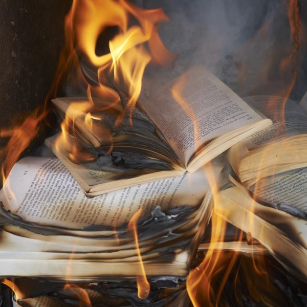 Книга горит