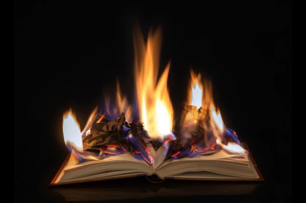 Книга с огнем