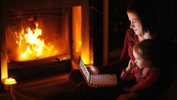 Дети у камина