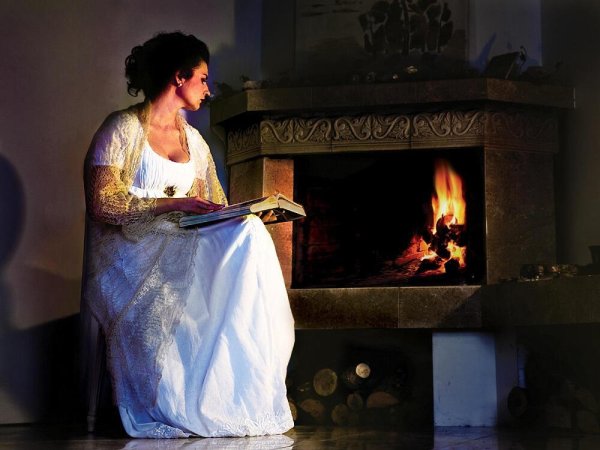 Женщина хранительница домашнего очага