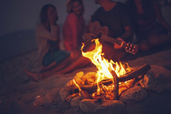 Вечерние посиделки у костра
