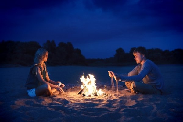 Сидят у костра