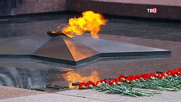 Вечный огонь на красной площади