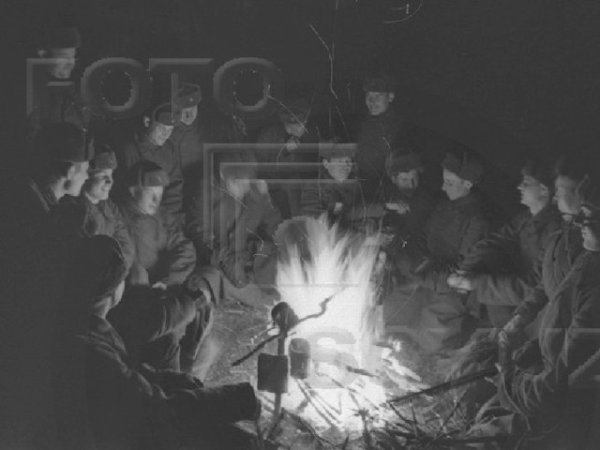 Солдаты у костра Великая Отечественная