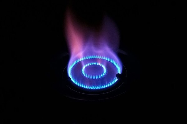 Газовая конфорка огонь