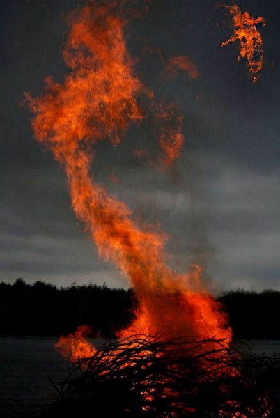 Огненный смерч арт