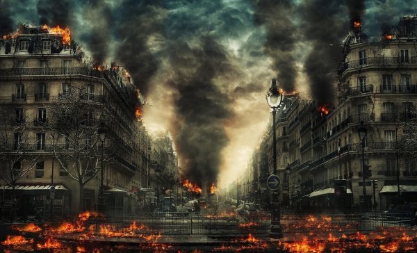 Разрушенный город в огне