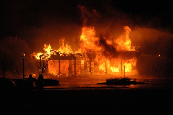 Пожар внутри здания