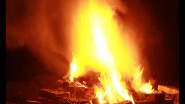 Костер горит анимация