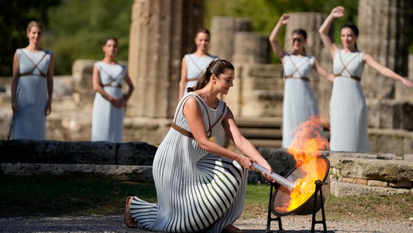 Олимпия зажжение олимпийского огня